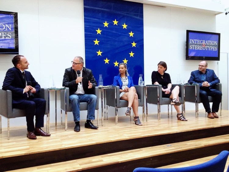 2015-05-18-16-03-05_deco